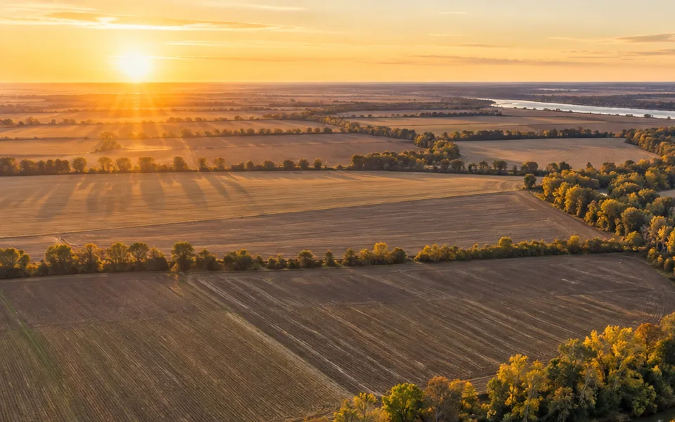 Arkansas land review scene for Arkansas Land Title Company Closing Steps